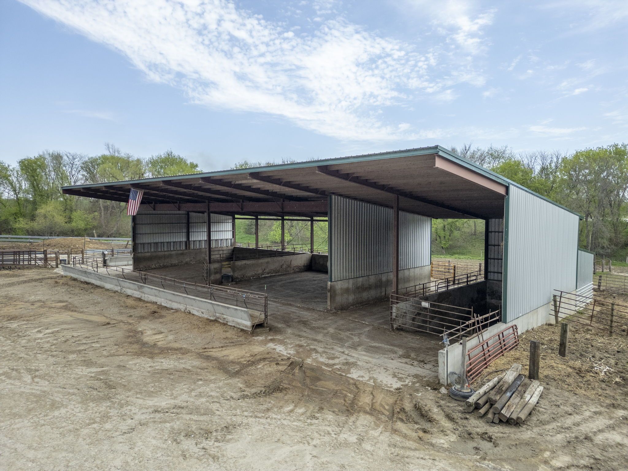 Listing Photo: Cattle-Building-For-Sale